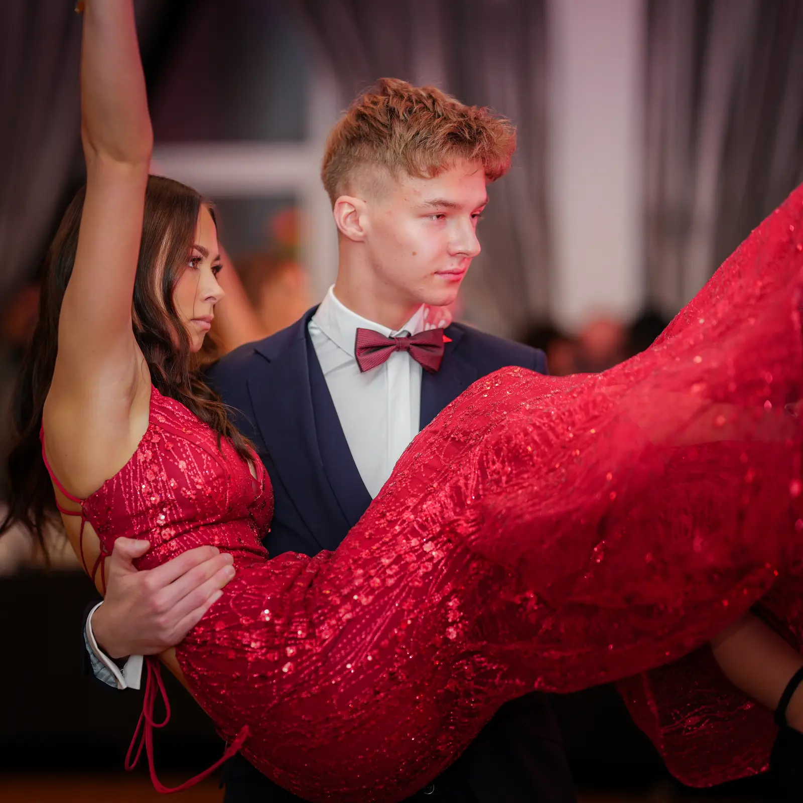 Polonez podczas studniówki 13 LO w Łódź