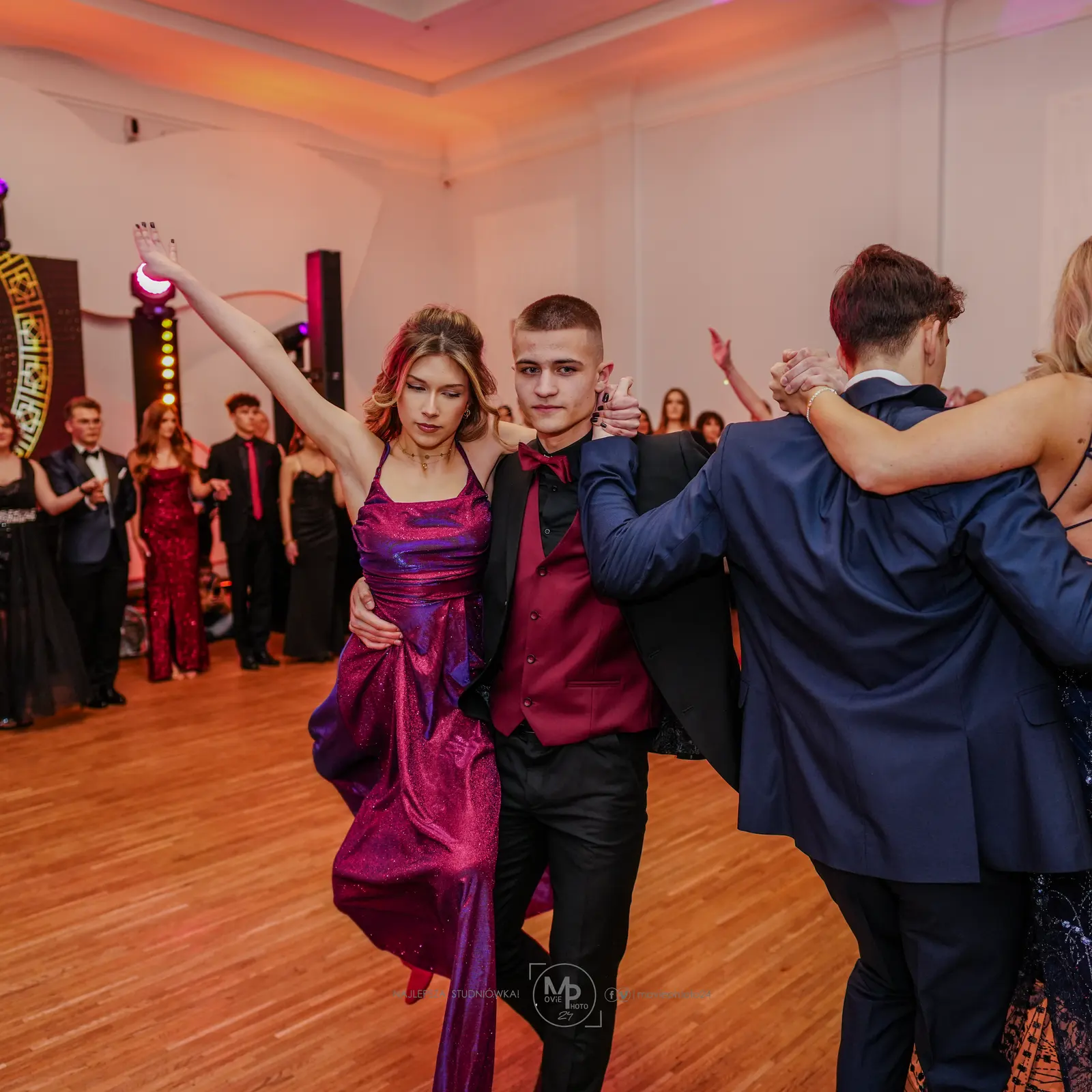 Polonez podczas studniówki 13 LO w Łódź