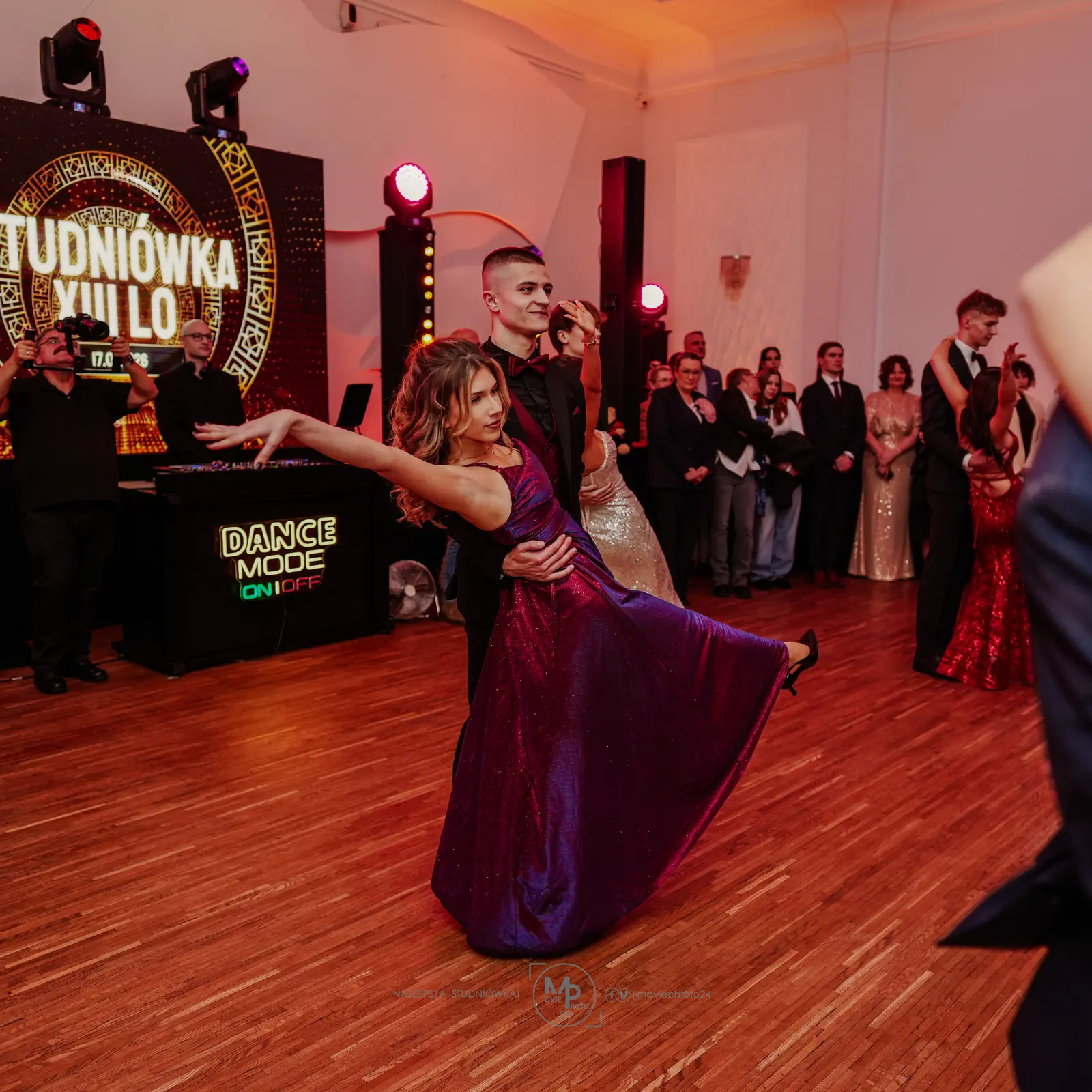 Polonez podczas studniówki 13 LO w Łódź