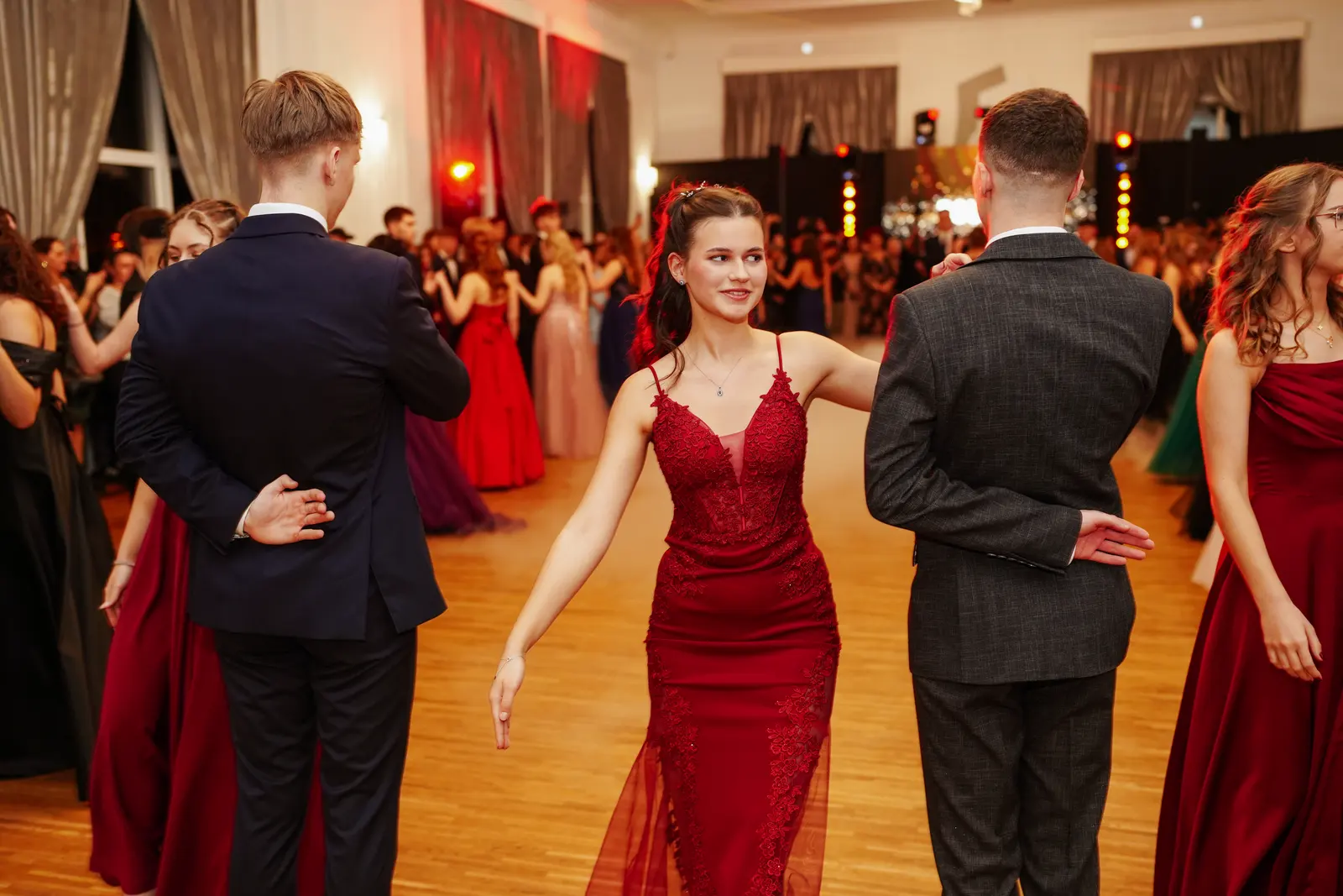 Część oficjalna studniówki 18 LO w Łódź