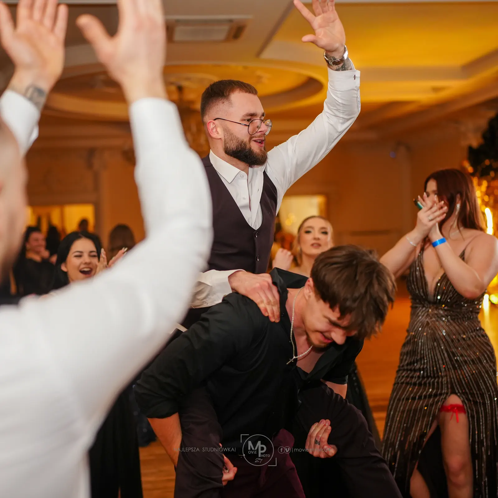 Parkiet podczas studniówki 20 LO w Łódź