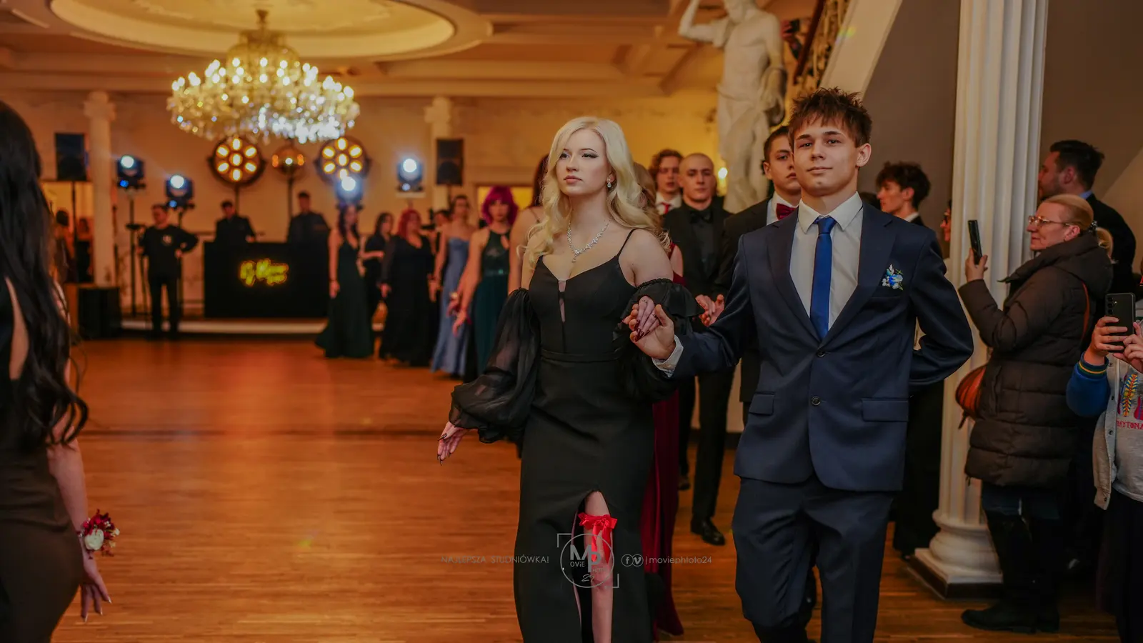 Polonez podczas studniówki 20 LO w Łódź