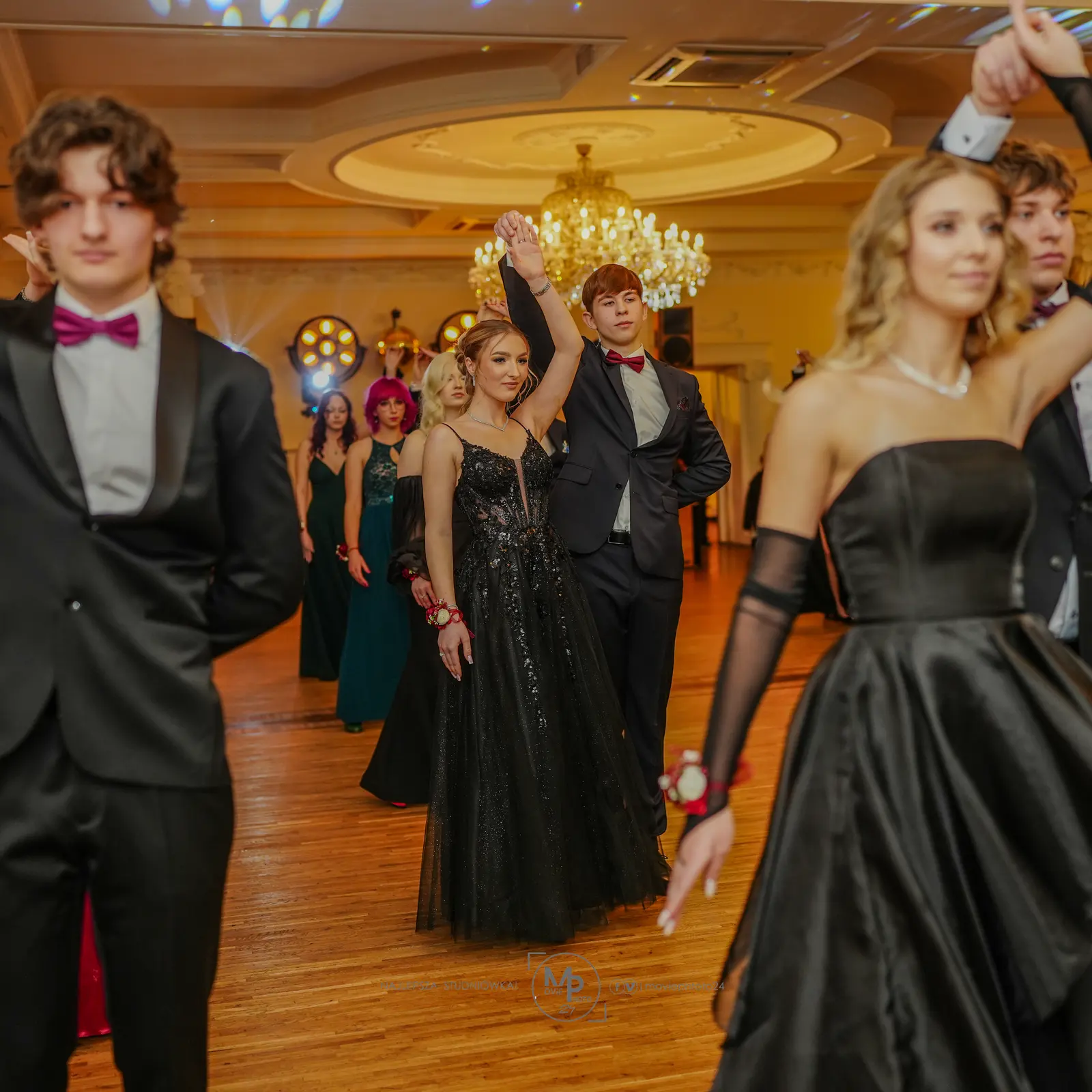 Polonez podczas studniówki 20 LO w Łódź