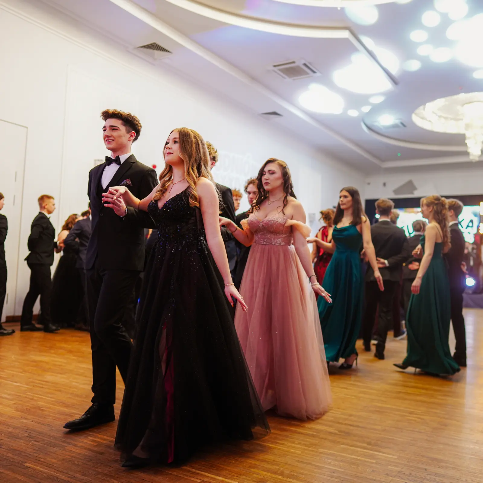 Polonez podczas studniówki 24 LO w Łódź