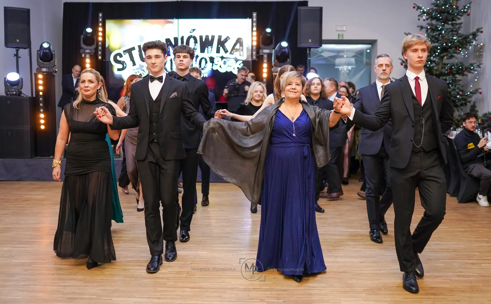 Polonez podczas studniówki 24 LO w Łódź